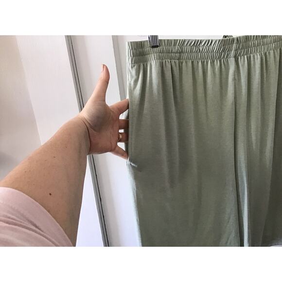 NWOT Thread Wave Cream and Green Shorts and Tee Pajama Set Large - Picture 9 of 12